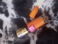 SCHÖNE FARBE ZUM STYLING