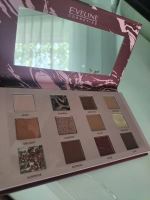 There is no boredom in "nude"!